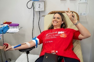 Uma imagem contendo material de papelaria, comida, mesaO conteúdo gerado por IA pode estar incorreto.