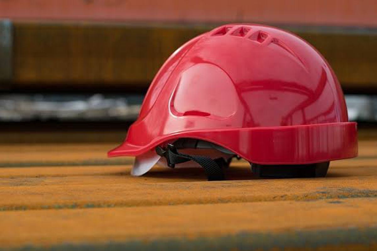 Adquisición de casco de trabajo para incendios estructurales