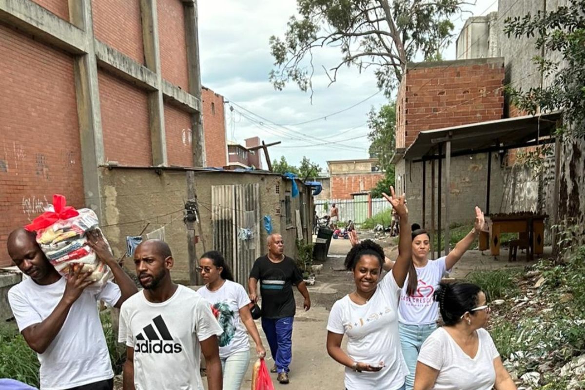 Ação Social na Favela Para Pedro