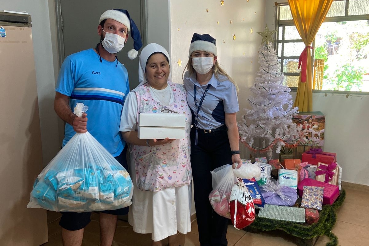 Natal Azul BYO Doação de snacks e peru de Natal para o Asilo São José