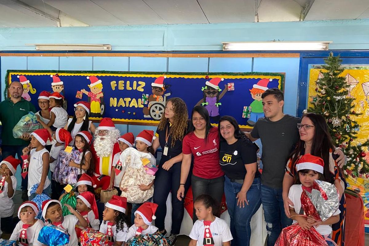 Natal solidário na Escola Municipal Especial Doutor Hélio Pellegrino