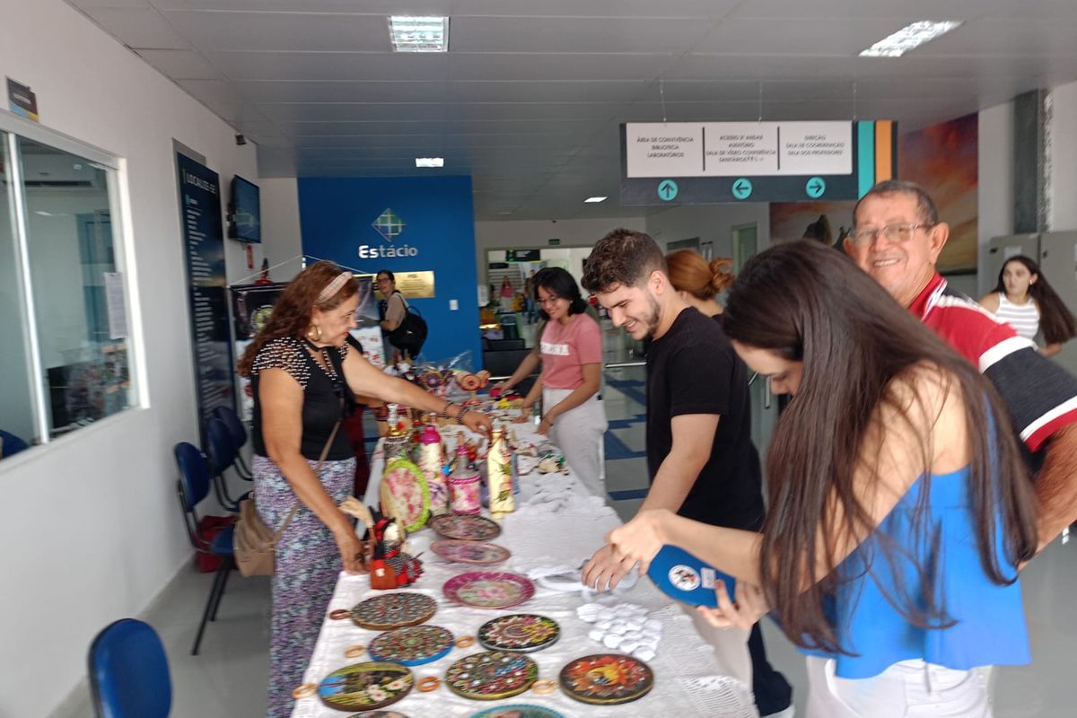 EXPOSIÇÃO DE ARTE DE MATERIAL RECICLADO 