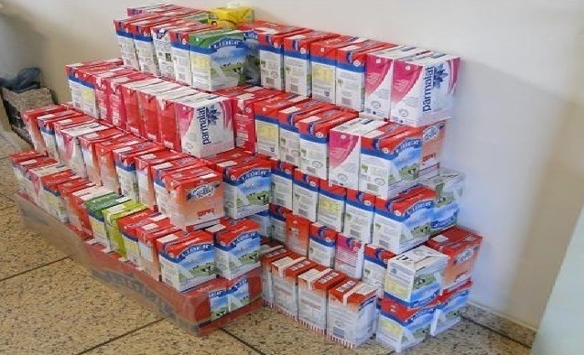 Doação de caixas de leite para o Asilo Abel Lino Portela.