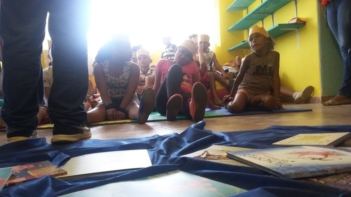 Mediação de leitura voluntários CIEE e entrega de biblioteca Itaú Criança - Água Azul - Guarulhos - 07/12/2016