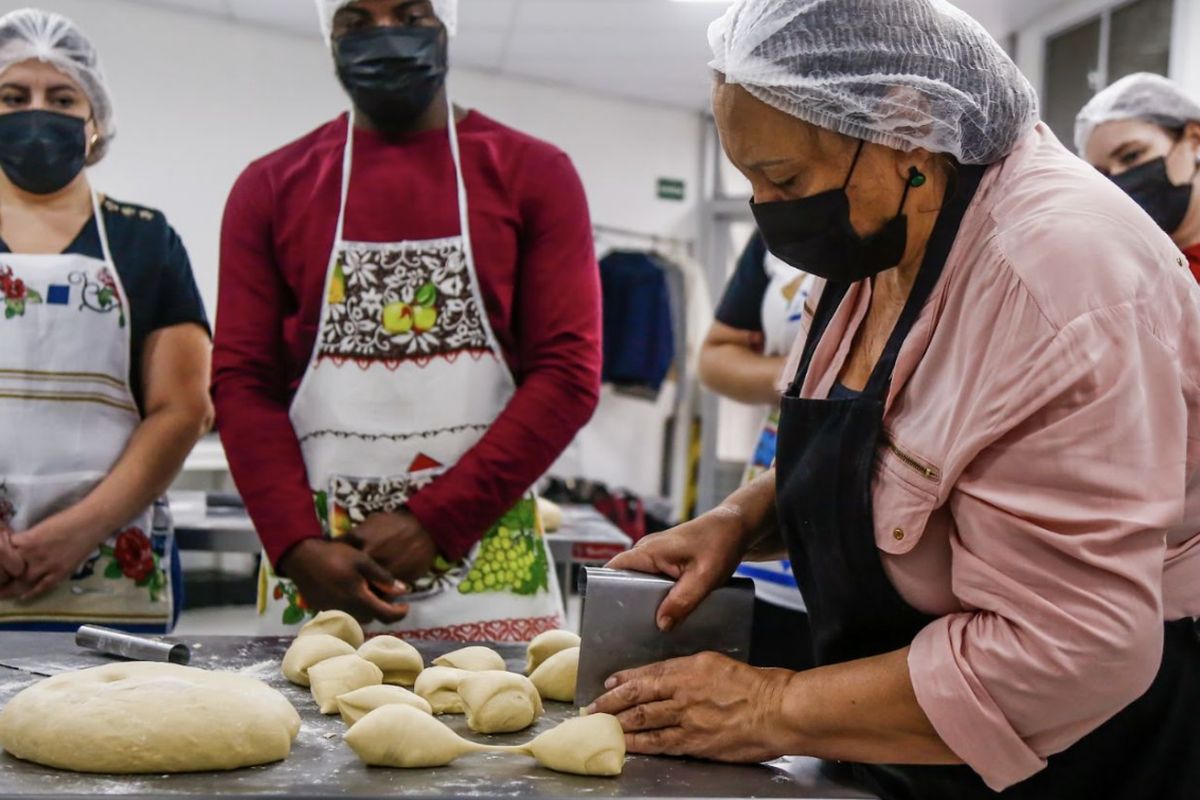 Celebre o Orgulho LGBTQIAP+ com a Casa 1: Ação de Voluntariado