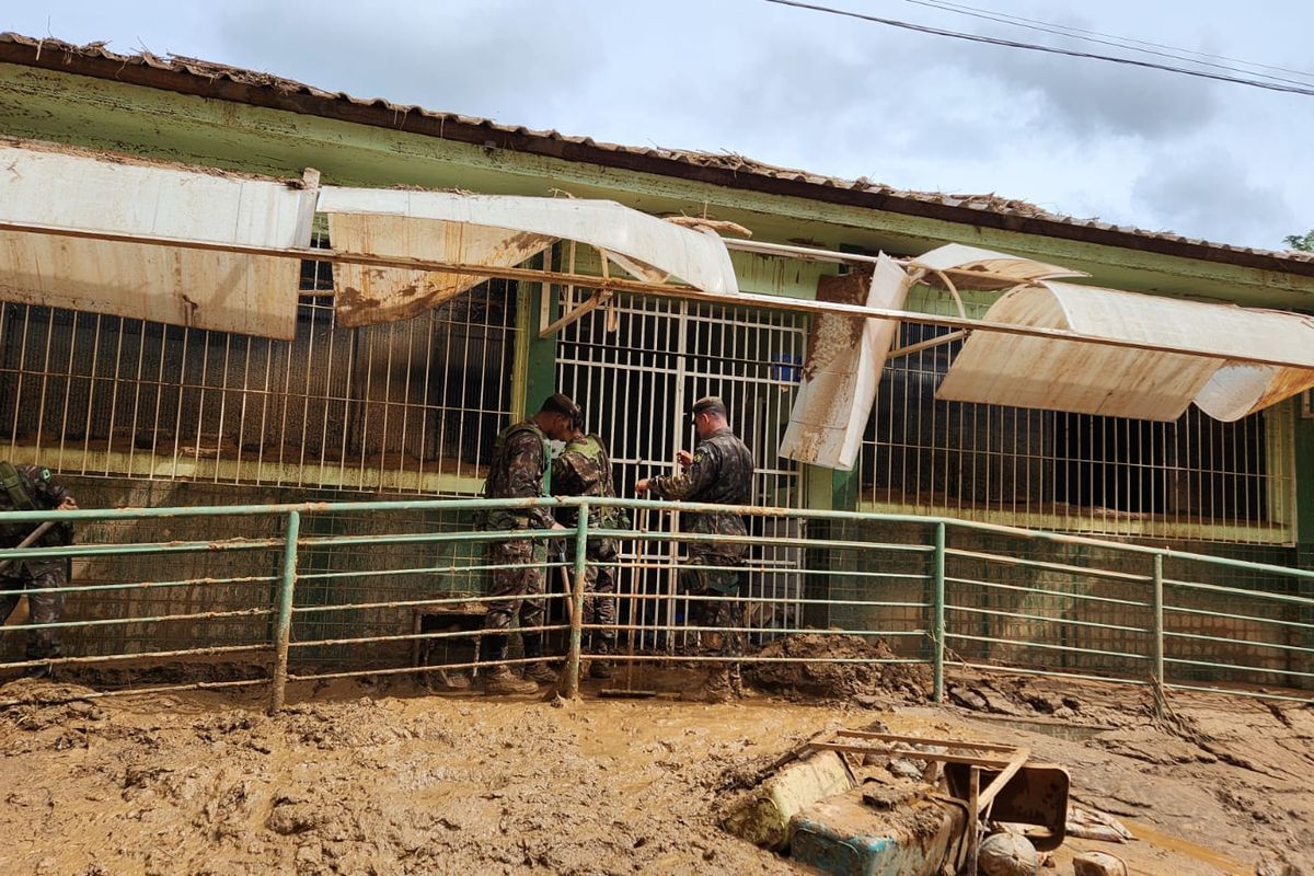 Reativação de uma escola atingida pelas enchentes em Mimoso do Sul, no Espírito Santo