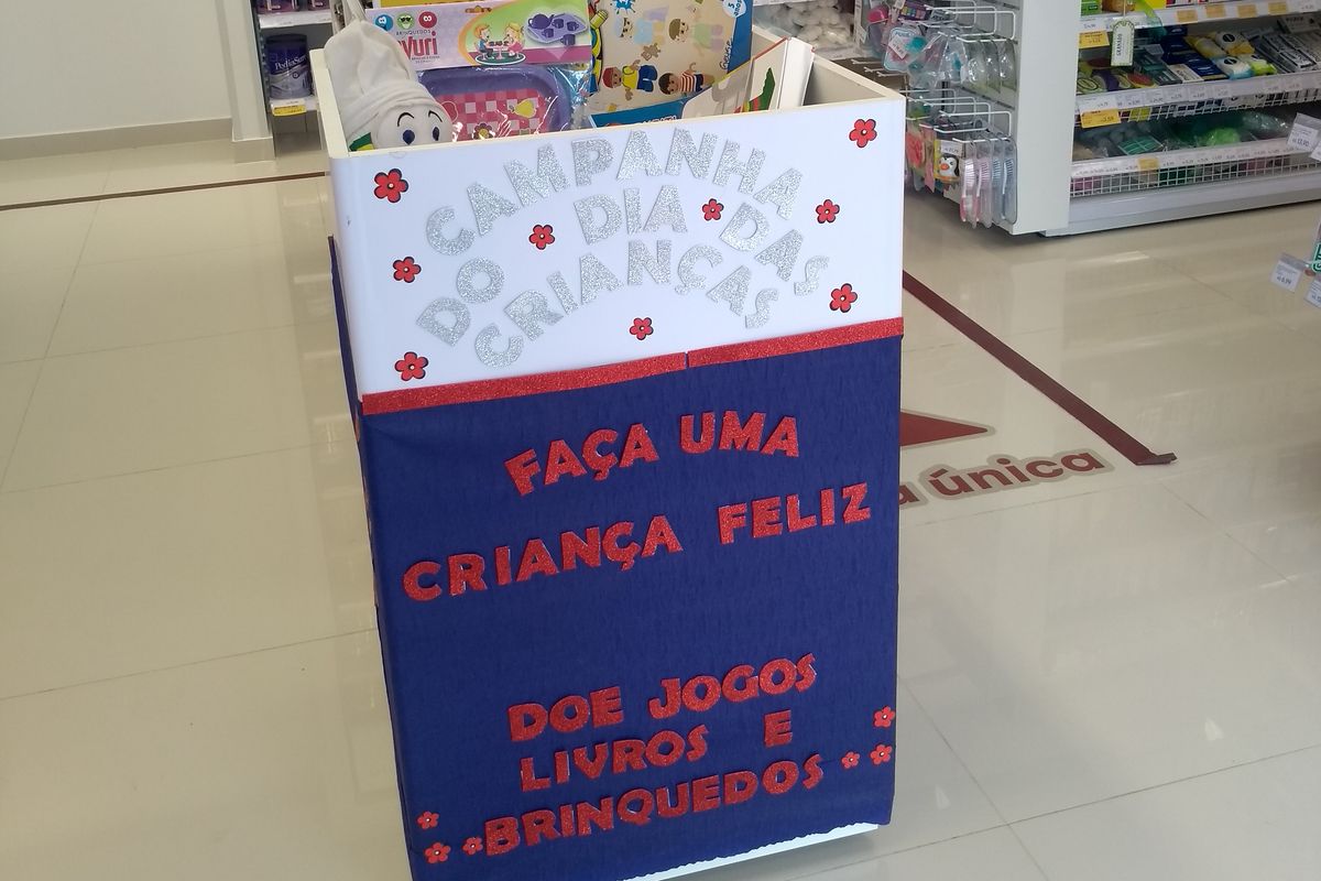 Faça uma criança Feliz