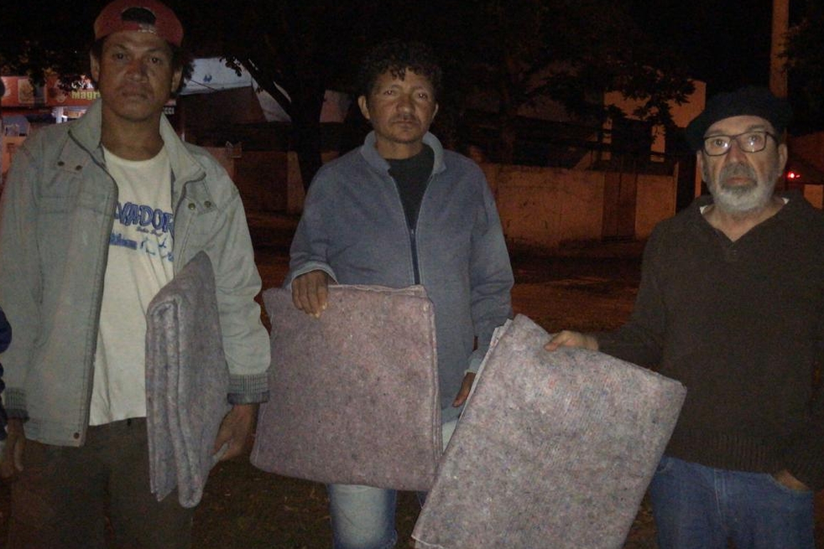 Entrega de cobertores para Moradores de Rua - SRR